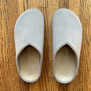 Rothy’s size 8 (runs 1 size large) casual clog in merino wool, color dove